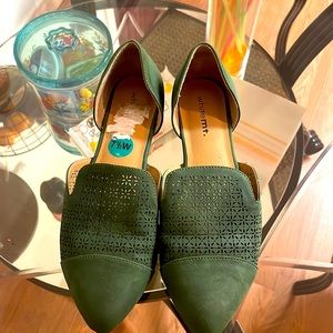 White MT Green Women shoe size 7.5 W